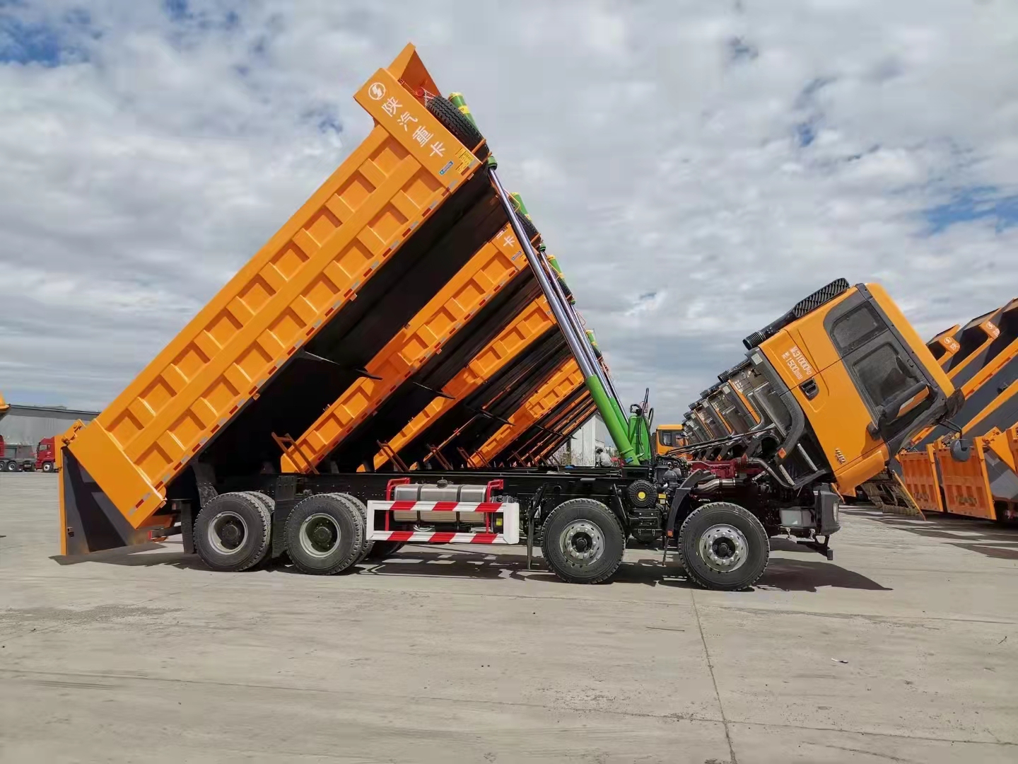 Hot Sale 25-30 tonnes Shacman F3000 6*4 8x4 camion à benne basculante